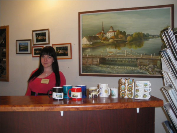 Teele-Kaeramaa-Turismiinfopunktis-2012suvi.jpg