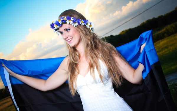 Eesti-lipuga1.jpg