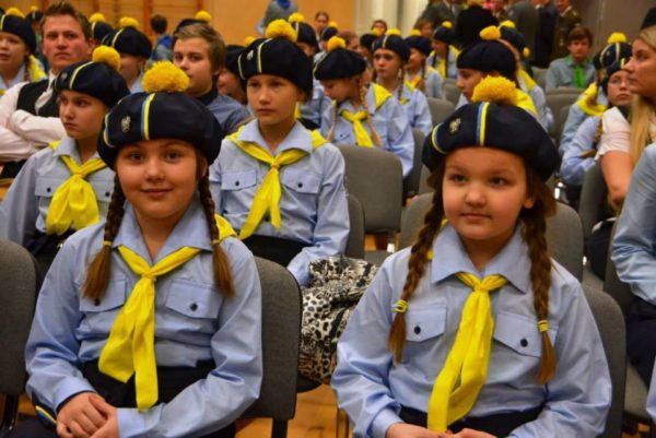 Kaitseminister-tunnustas-kodutütarde-panust-riigikaitsesse.jpg