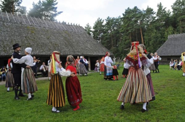 Pärimustantsu-päev.jpg