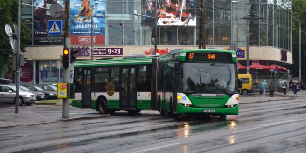 Tallinn-pakub-kõigile-autojuhtidele-tasuta-ühistransporti.jpg