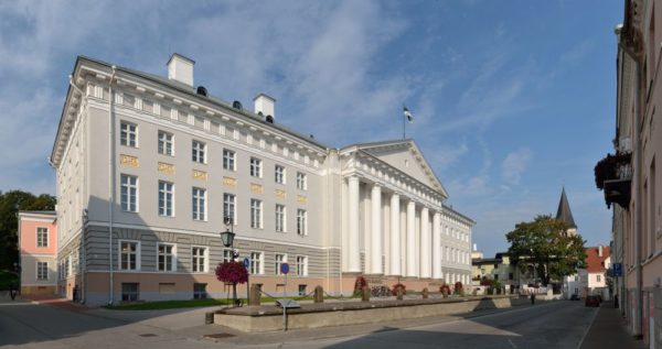 tartu_ulikooli_peahoone_2012.jpg