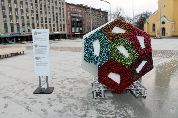 Mitmekesisuse-päeva-lilleinstallatsioon.jpg