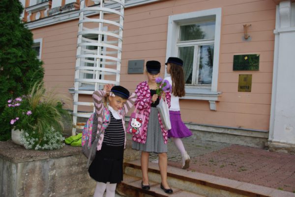 VALD-TOETAB-Otepää-vald-toetab-esmakordselt-kooliminejaid-100-euro-suuruse-„ranitsatoetusega“..jpg