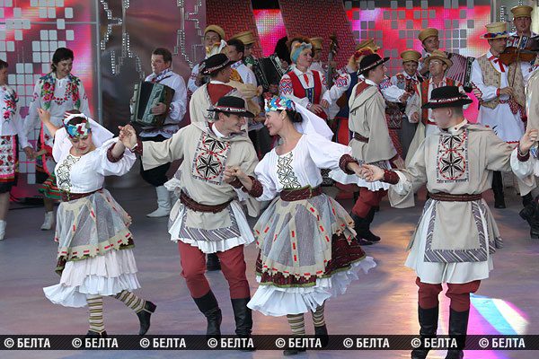 Krupitskije-muzõki-Valgevene.jpg