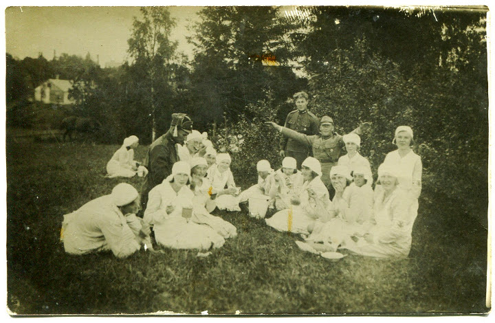 Väike-Maarja naiskodukaitsjad Kaitseliidu laagris Porkunis Foto: Väike-Maarja muuseumi arhiiv
