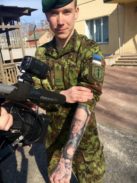 Noor-patrioot-lasi-Lennart-Meri-portree-käele-tatoveerida.jpg