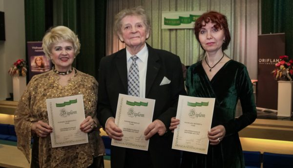 Seeniorlaul-2015.-Võitjad-Tamara-MarkelovaLeonhard-Kelle-Svetlana-Jefimova-foto-Ants-Liigus.jpg