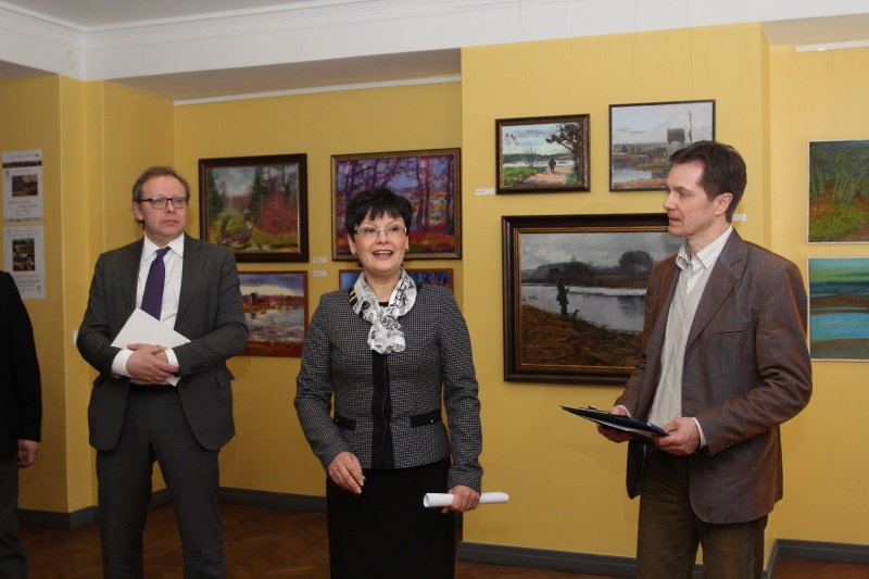 Laine Randjärv avas Toompeal Vene Kunstnike Ühenduse maalinäituse