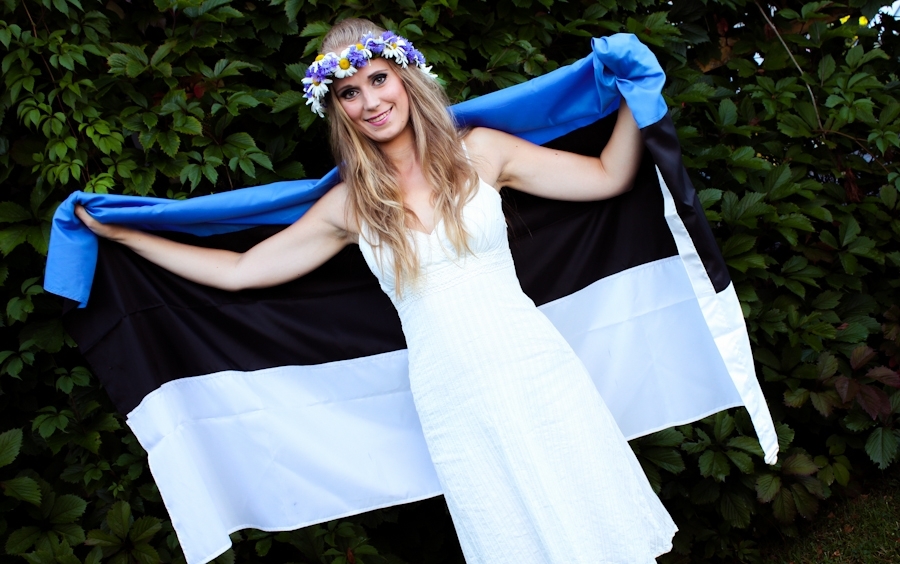 Kallid emad, homme heisatakse teie auks Eesti lipud!