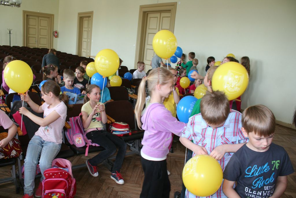 Paalalinna kooli lapsed panid Viljandi maavalitsuse kihama