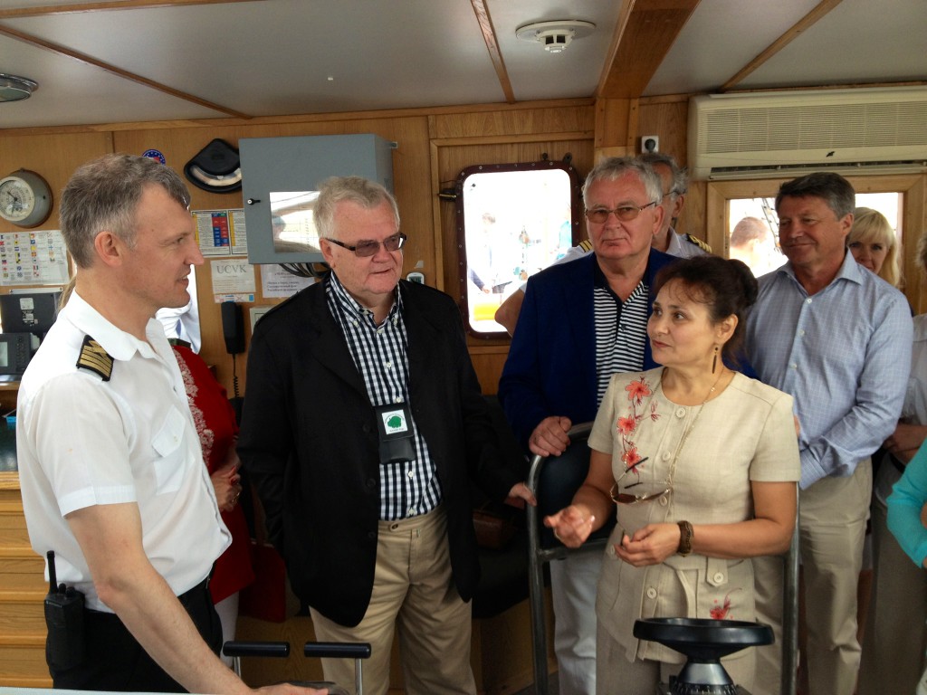 Tallinna linnapea saabus purjelaeval Krusenstern Sillamäele