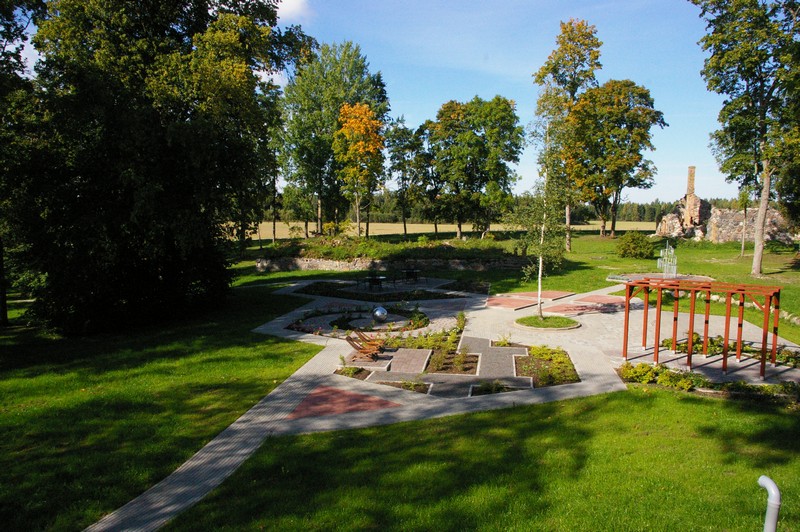Eakate festivalil saab külastada Eesti esimest taimeteraapilist aeda