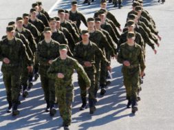 Üle-300-Kuperjanovi-pataljoni-ajateenija-annab-truudusetõotuse.jpg