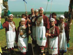 Neljapäeval-on-Eesti-Rahva-Muuseumis-seni-vaid-Udmurdimaal-esinenud-ansambel.jpg