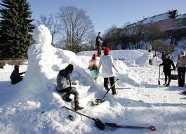 Tallinnas Snelli tiigi ääres avatakse traditsiooniline lumelinn