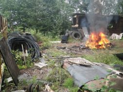 Pärijad-Tartumaal-prügi-põletamas-Foto-Annika-Osja.jpg