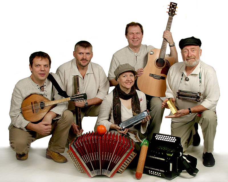 Täna esinevad Löwenruh pargis Feliks Kark ja ansambel Piccolo Folk