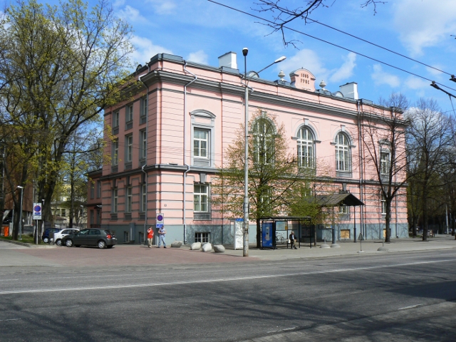 Tallinna keskraamatukogu kutsub lapsi veetma suve raamatute seltsis
