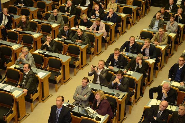 Riigikogu kiitis heaks e-residendi isikutunnistuse