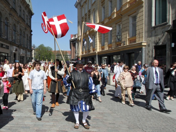Reedel avatakse Raekoja platsil pidulikult Tallinna päev