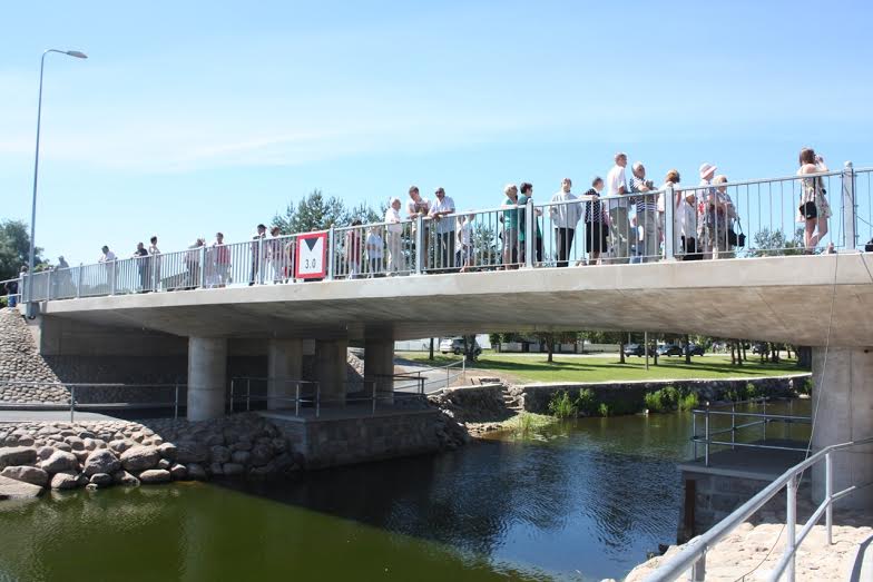 UUES KUUES! Tallinna linnajuhid avasid Mustvee uue silla