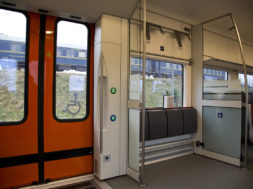 Ratastooliga-sissepääs-Elroni-rongis.jpg