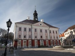 tartu_raekoda.jpg