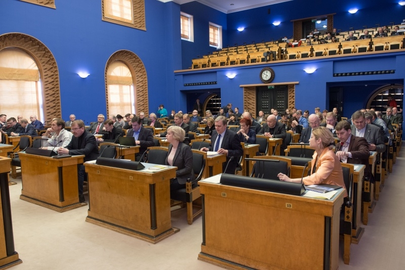 18 Riigikogu liiget esitasid täna loomade kaitseks eelnõu! Riigikogu hakkab arutama karusloomafarmide keelustamist Eestis