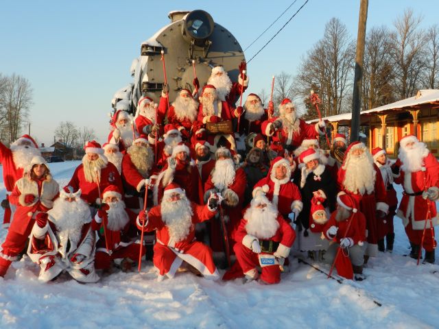 Jõuluvanad külastavad Tallinna Loomaaia loomi