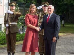 Kersti Kaljulaid ja Mike Pence (Foto Raigo Pajula)