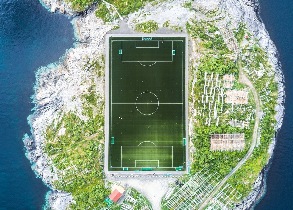 Mainekas tunnustus! Eesti ettevõtte rajatud jalgpalliväljak jäädvustati National Geographicu auhinnatud fotole