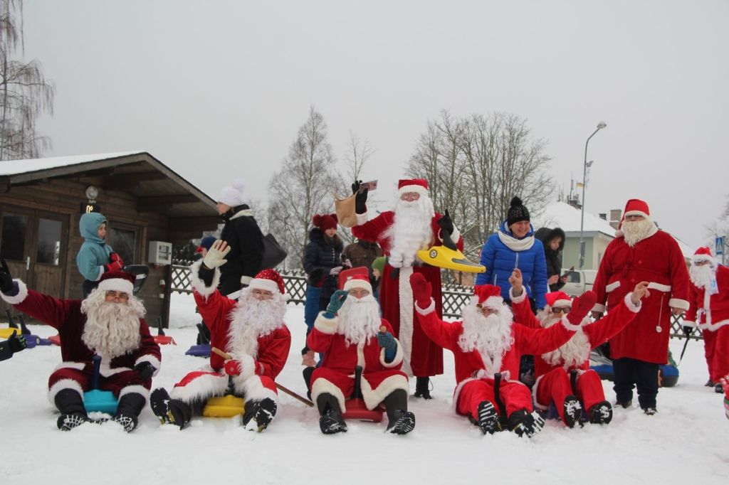 FOTOD! Jõuluvanad lustisid talvepealinnas