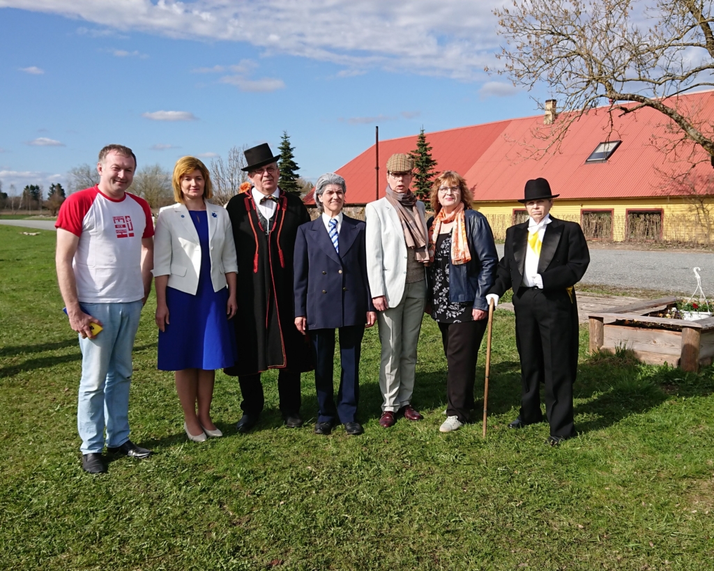 Eesti „presidendid“ avasid Ookatku külas muinasjutupõllu
