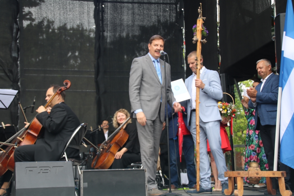 Tallinna linnapea andis Pärnule suvepealinna tiitli