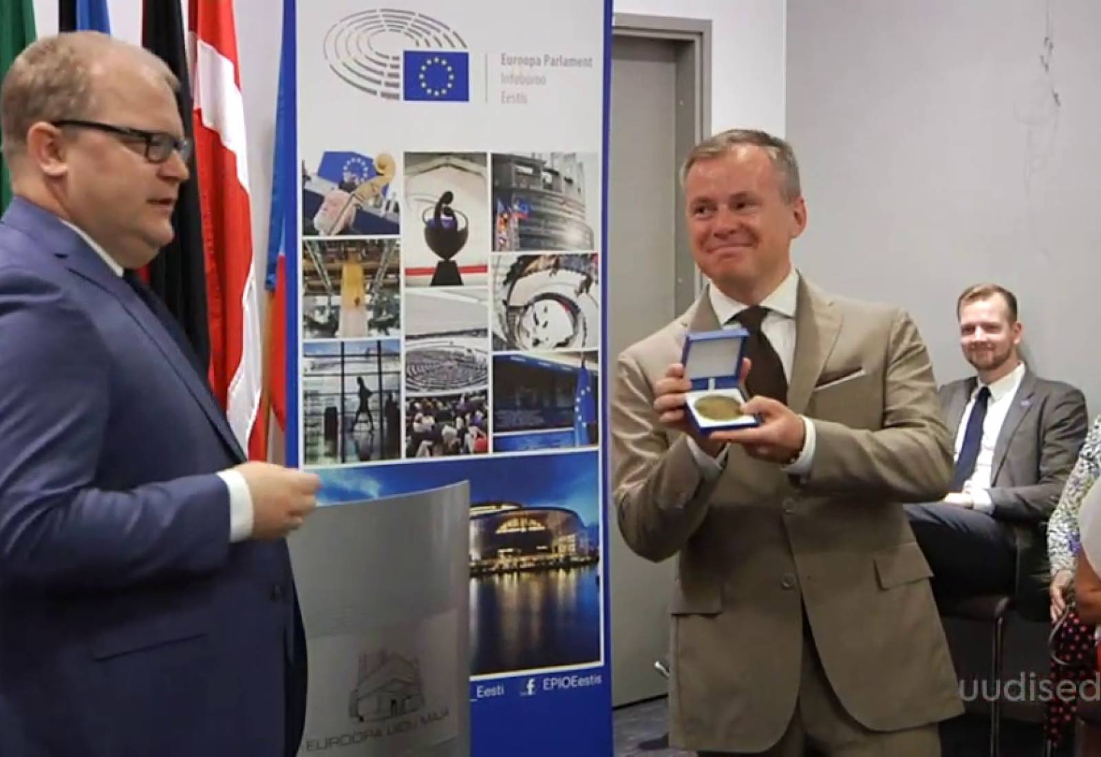 VIDEO! Õpetaja Dmitri Rõbakov sai kätte Euroopa Kodaniku auhinna