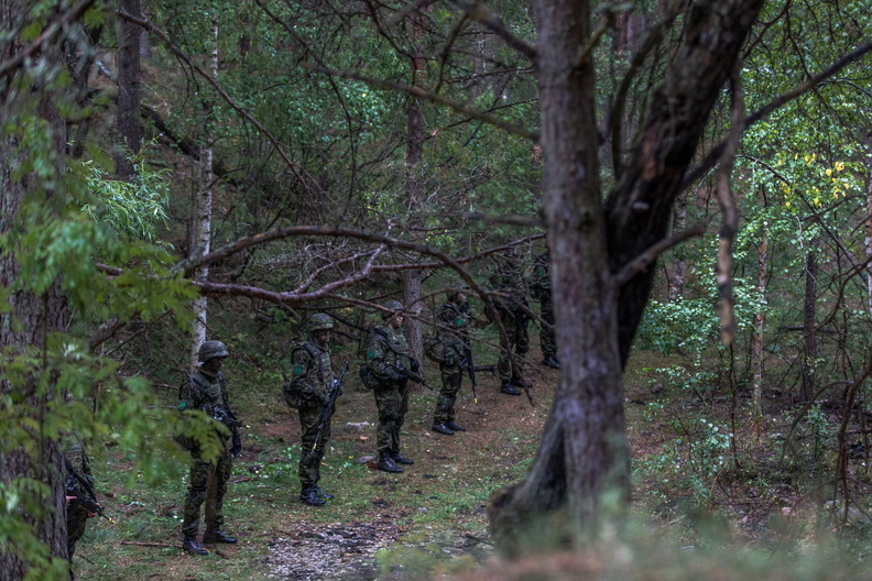 FOTOD! Staabi- ja sidepataljoni ajateenijad läbisid esimese metsalaagri