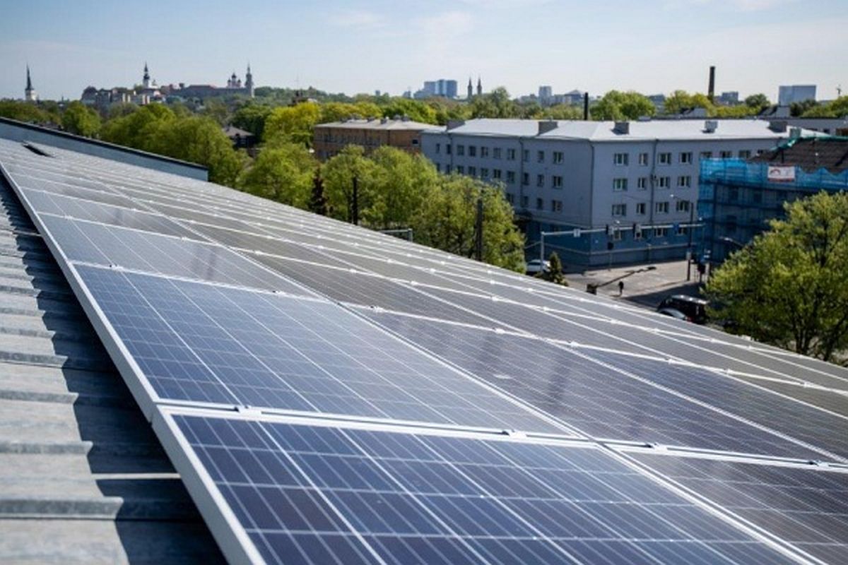 Tallinna kiirabi katusele paigaldati päikeseelektrijaam