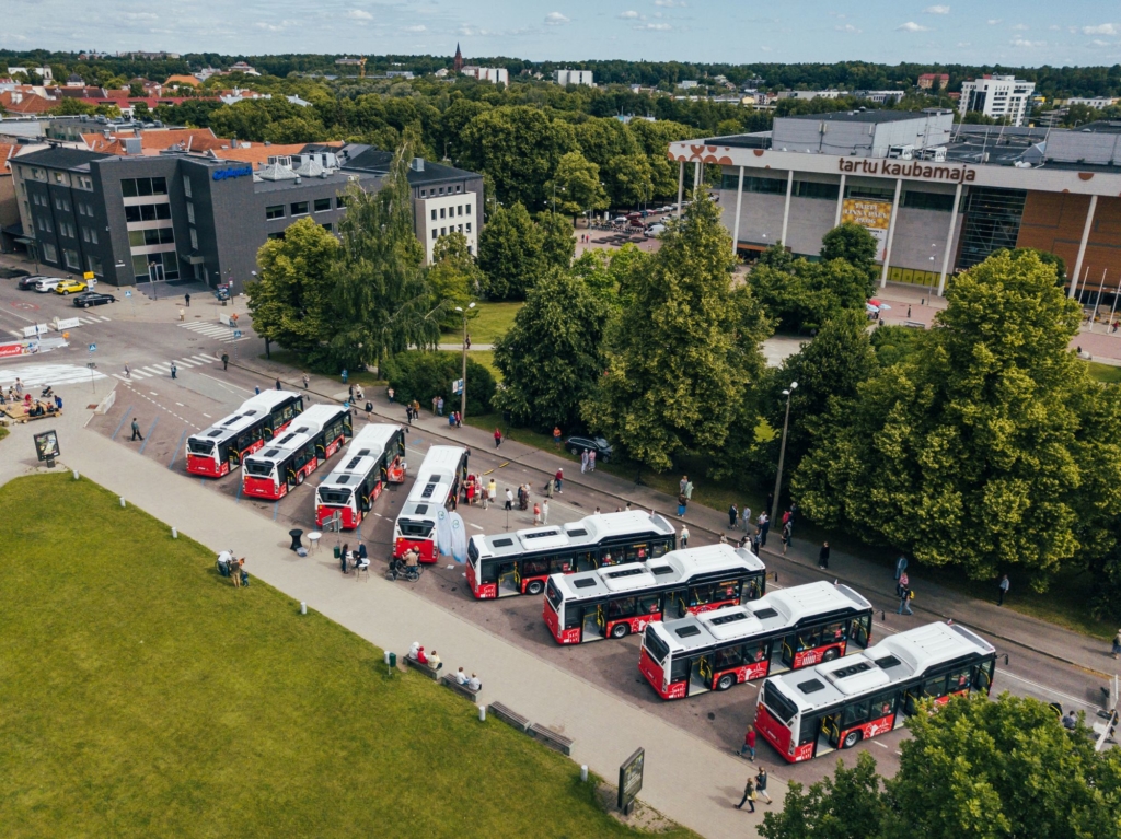 VIDEO I Tartu linna päeval kostus uutest linnaliinibussidest muusikat, luulet ja reisijutte
