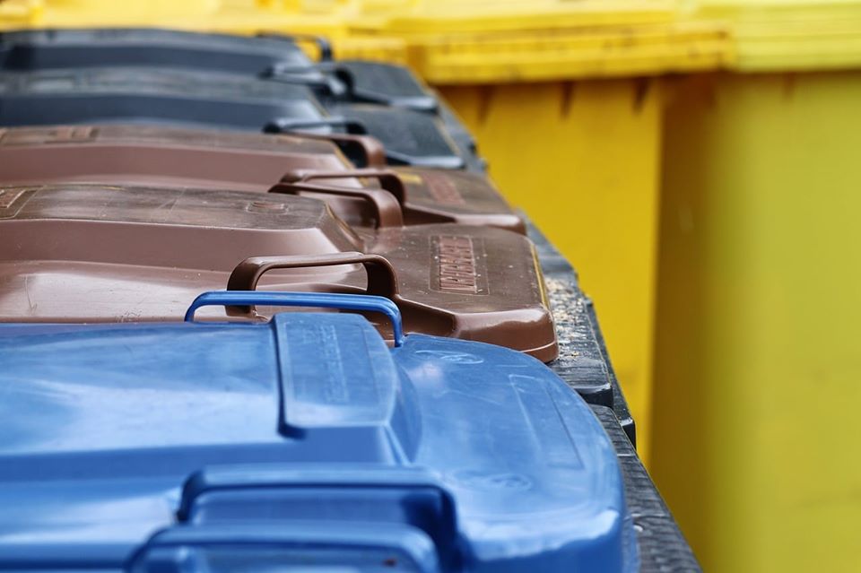 Hiiumaal toetab vald sorteerijaid tasuta konteineritega