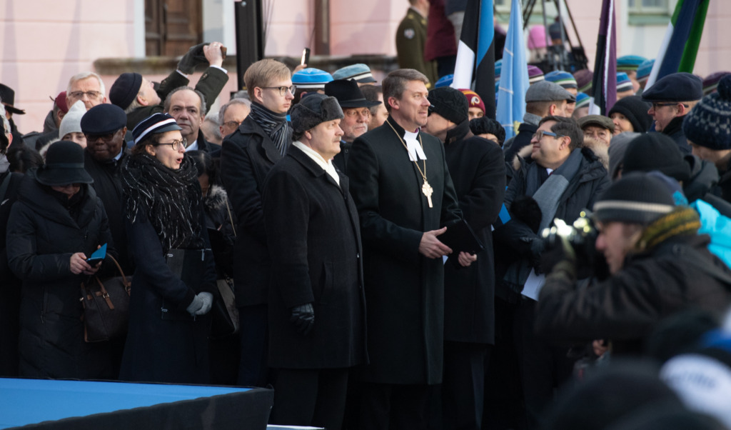MEIE EESTI I Peapiiskop Urmas Viilma lipu heiskamisel: lipukanga lehvimine on kui Eesti sõbralik silmapilgutus meile kõigile