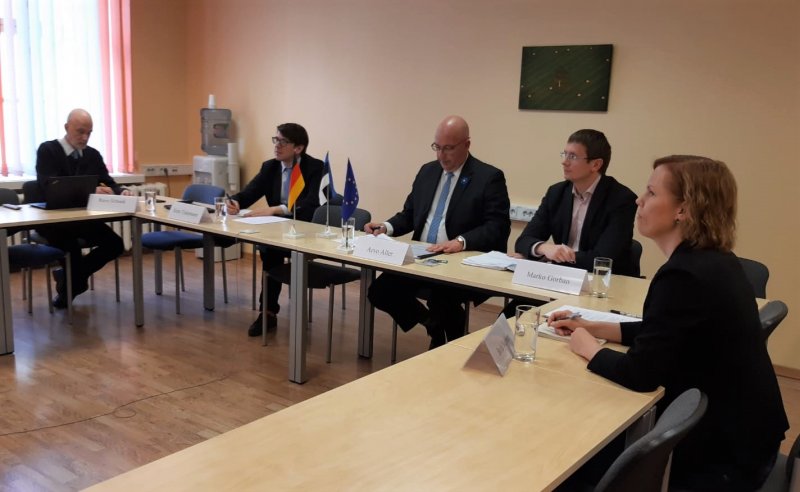 KOHTUMINE I Majandusminister Arvo Aller kohtus videosilla vahendusel oma Saksa kolleegiga
