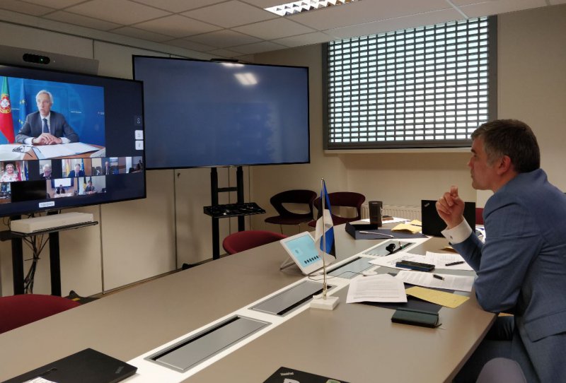 KOOS ON KERGEM I 13 riiki arutasid relvajõudude senist toimetulekut viirusepuhanguga