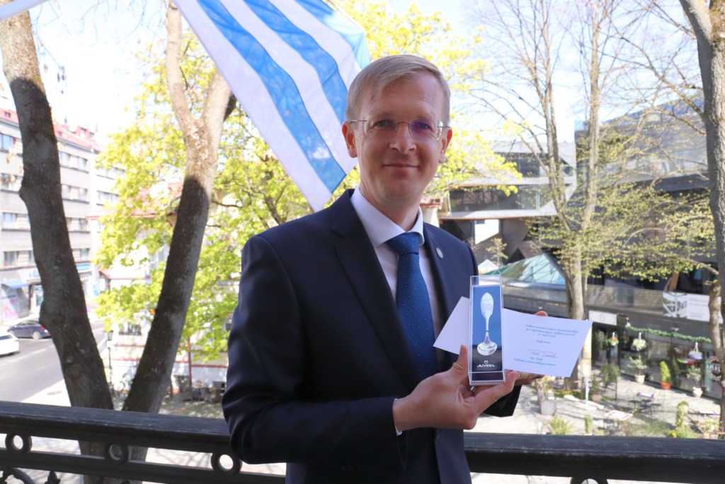 TALLINNA PÄEVA LAPS I Tallinna päeval esmasündinu sai hõbelusika