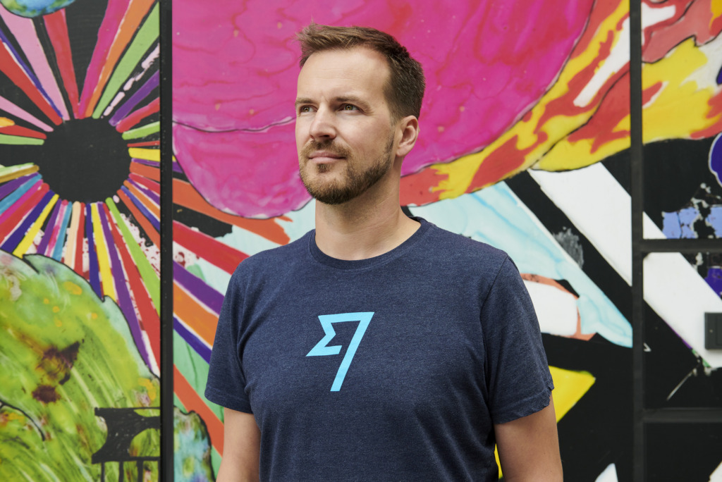 TEHNOLOOGIATUND I TransferWise’i kaasasutaja Taavet Hinrikus annab õpilastele tehnoloogiatunni