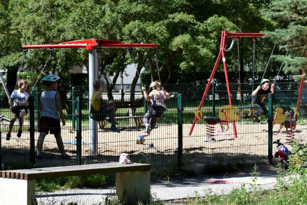 Kristiine linnaosa Räägu pargi laste mänguväljak sai suveks vahva täienduse