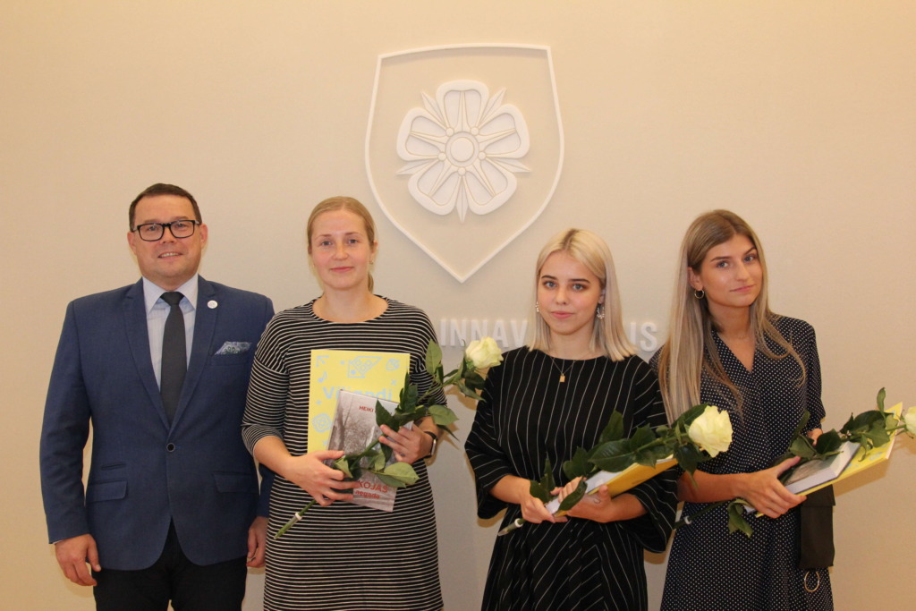 Viljandi linnapea tunnustas aastastipendiumi saajaid