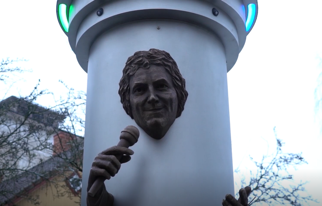 VIDEO I Viljandis avati legendaarse laulja Jaak Joala monument