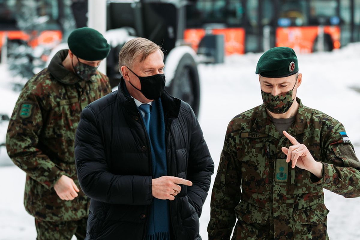 FOTOD I Kaitseminister Laanet külastas kaitseväe ja kaitseliidu üksusi Lõuna-Eestis