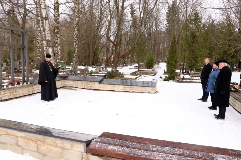 TÄNA HELISEVAD KELLAD I Tallinnas mälestati märtsipommitamises hukkunud kaaslinlasi